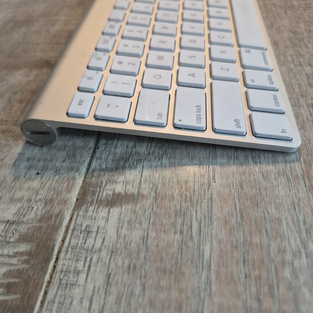 Apple A1314 Bluetooth Wireless Magic Keyboard | Tested & Working - Picture 5 of 8